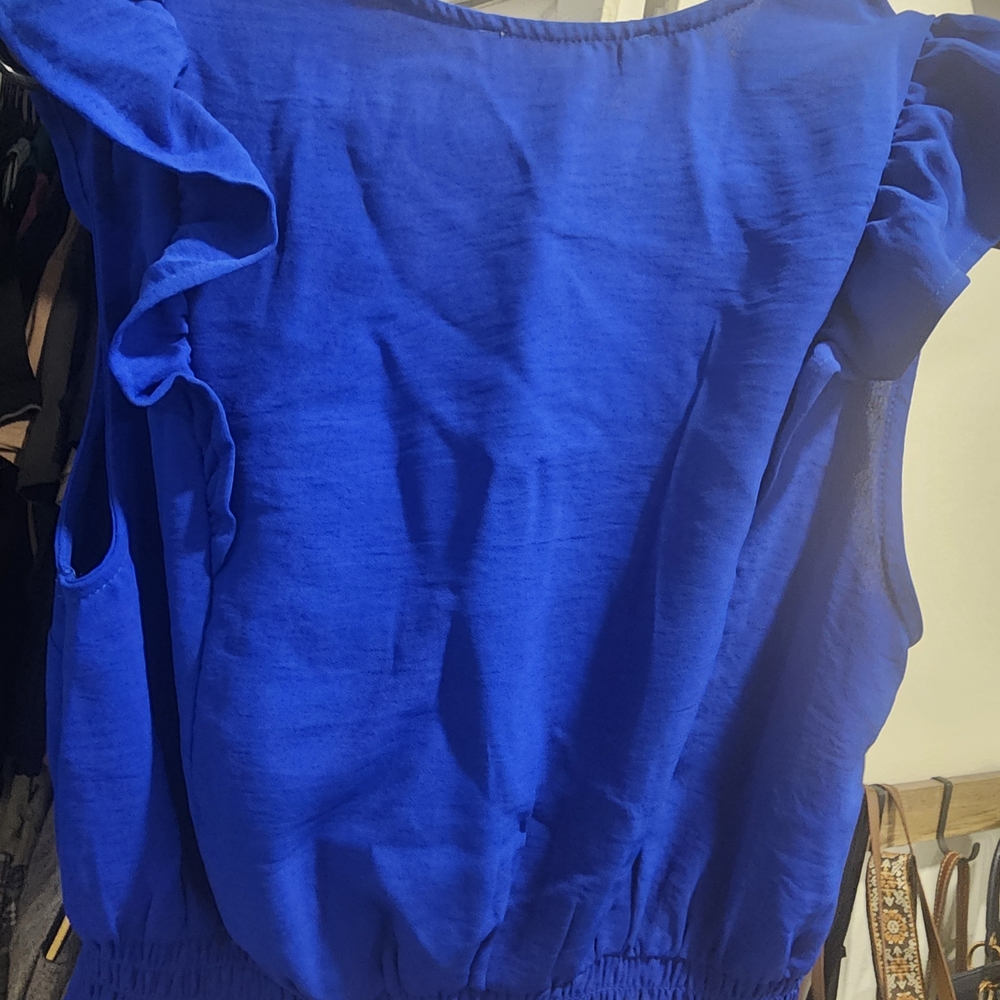 Elegant Blue Ruffled Blouse - Picture 5 of 7